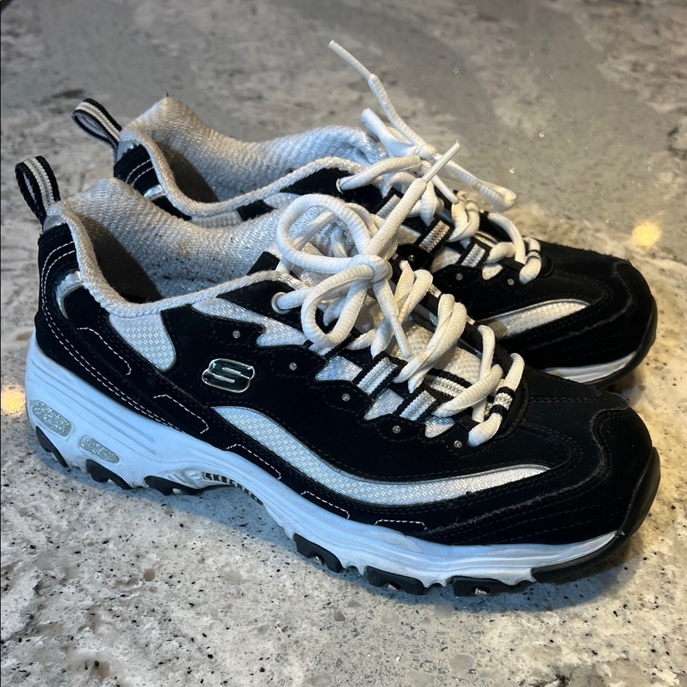 Skechers D’Lites Black Athletic Shoes Size 6.5